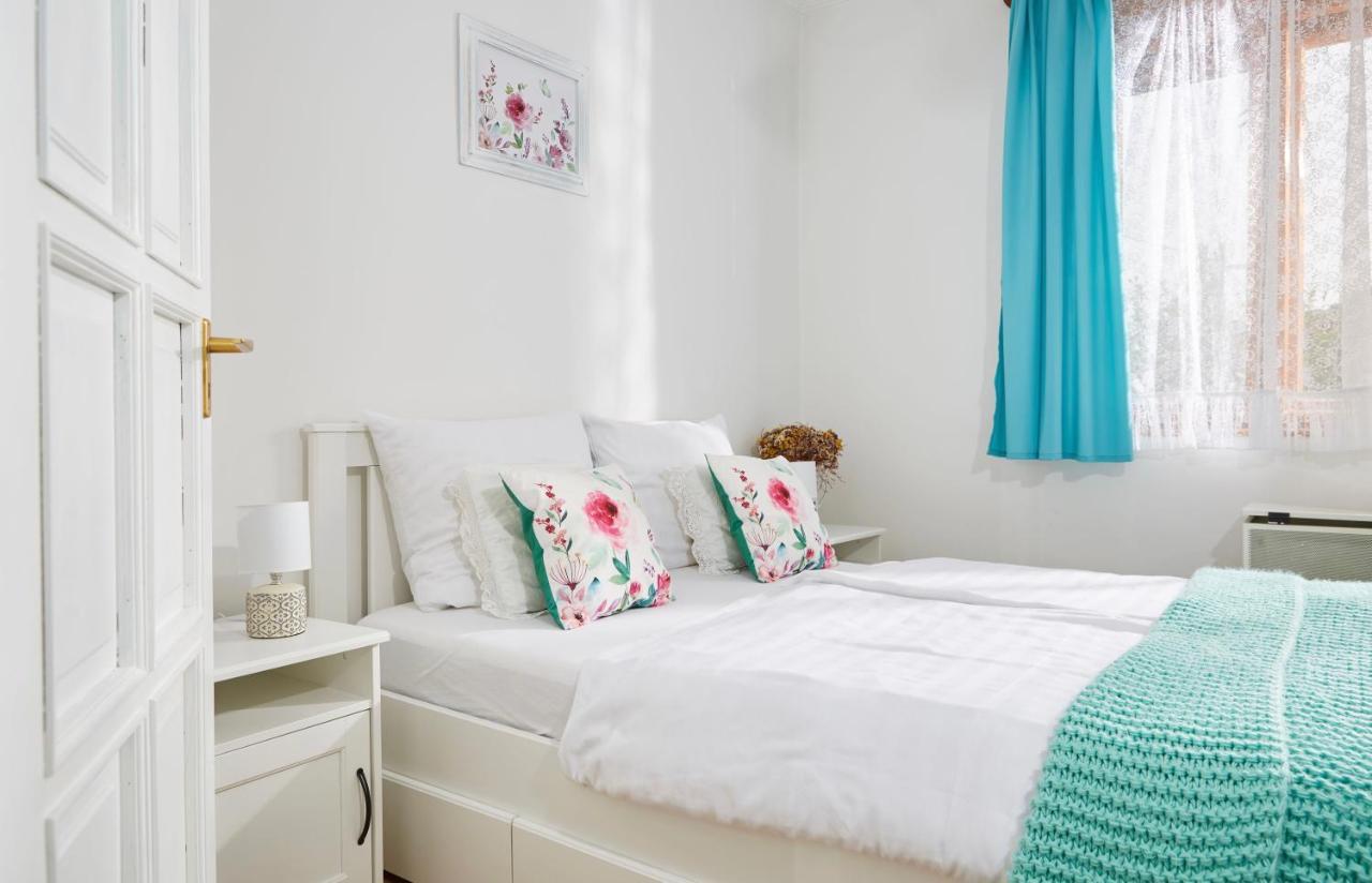 Szarka Vendeghaz Es Pince Apartment มาด ภายนอก รูปภาพ